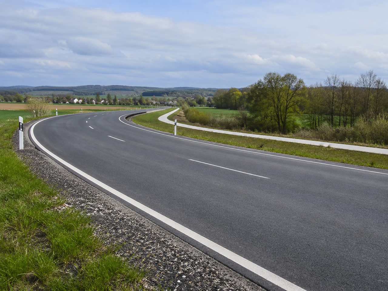 Gereinigte Verkehrsfläche bei Tageslicht